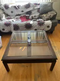 Coffee glass table and 2 end table,2 lamps.