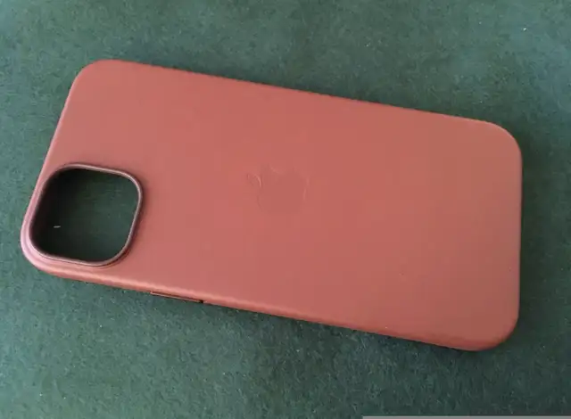 Apple iPhone 14 Plus - genuine leather case brand new never used in Cell Phone Accessories in Windsor Region - Image 3