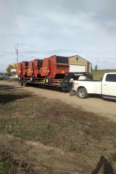 Custom Hauling--- 2020 Ford F-350 diesel dually. -2021 40' PJ trailer w/ 3x10,000 # axles, 17,000 #...