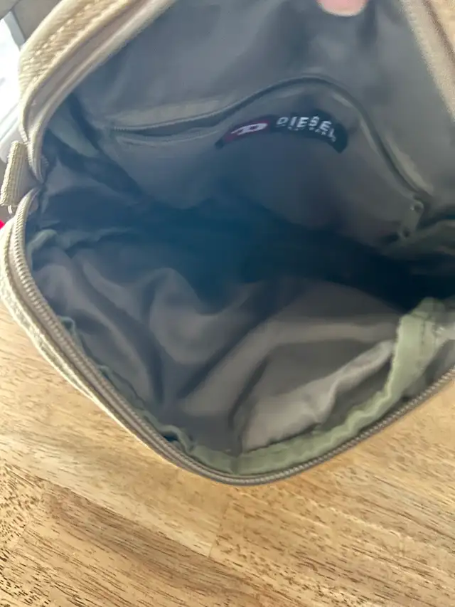 Diesel* canvas crossbody bag in Women's - Bags & Wallets in Barrie - Image 10