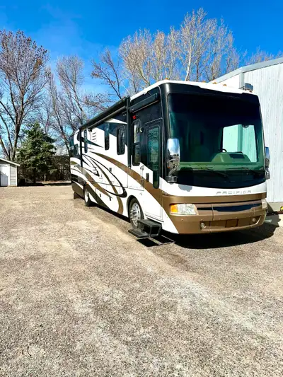 2008 Pacifica 36A 400 hp diesel 47,800 miles Allison automatic 2,000 watt inverter/charger/solar 8,0...