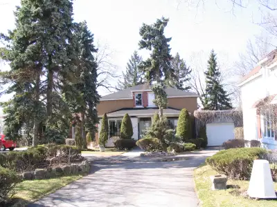 Chambre meublée disponible pour étudiant(e) (stagiaire) ou récemment gradué. Pour non-fumeur(se) (ni...