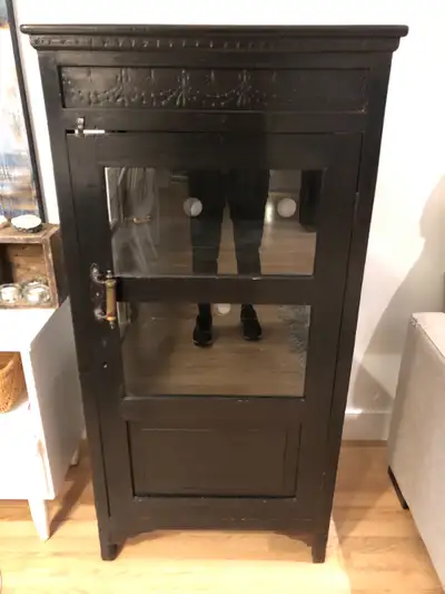 Meuble colonial d'Inde noir vitré avec porte, View more