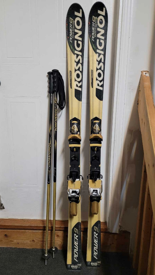 Rossignol Power 9 Racing Downhill Alpine 150cm Skis with Poles in Ski in City of Montréal