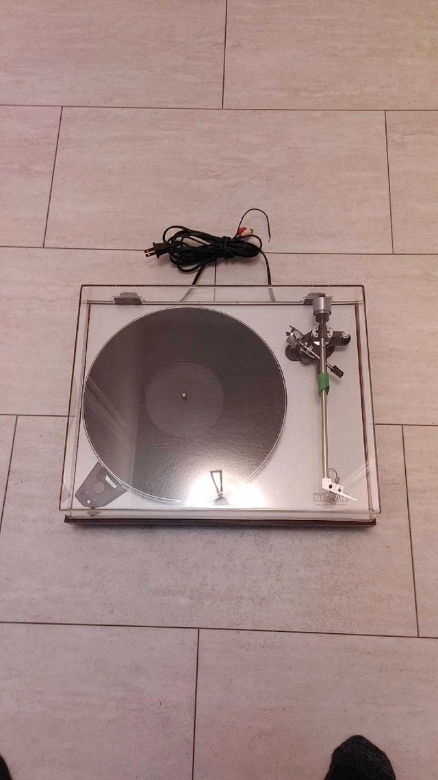 Luxman PD264 turntable. With Shure V15 cart in Stereo Systems & Home Theatre in City of Toronto - Image 3