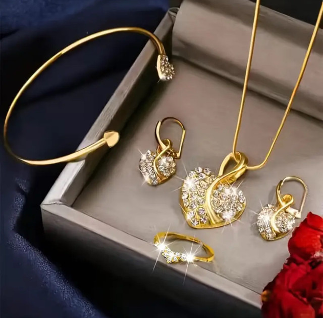 Jewellery Set in Jewellery & Watches in Mississauga / Peel Region