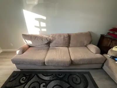Free couch Thorncliffe, View more