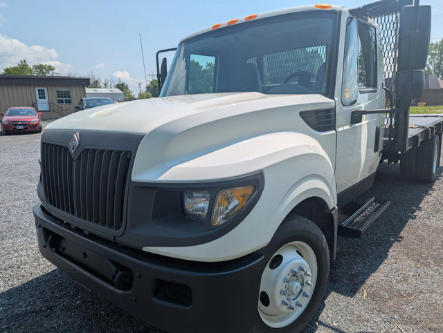 2015 International Medium Duty Flatbed in Cars & Trucks in Cornwall - Image 2