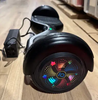 Selling an authentic iO Chic 6.5-inch self-balancing hoverboard in great working condition. Conditio...
