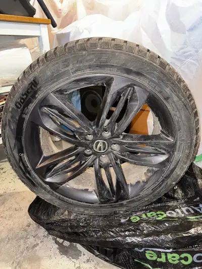 Set of 4 winter tires 20” tires with the original Acura rims. TPMS already installed as well. Only 1...