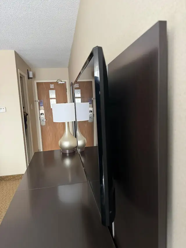 LG Flat screen TV for Sale 43" in TVs in Mississauga / Peel Region - Image 4