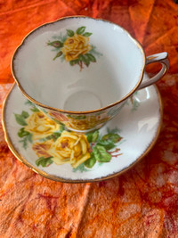 Vintage bone Chine teacup yellow rose