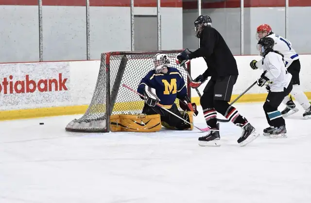 Pickup hockey64840304587011123