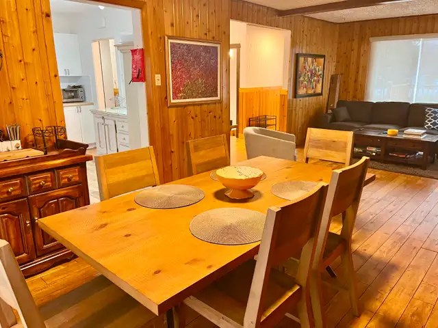 Lantier Lake Front Chalet in Quebec in Canada - Image 4