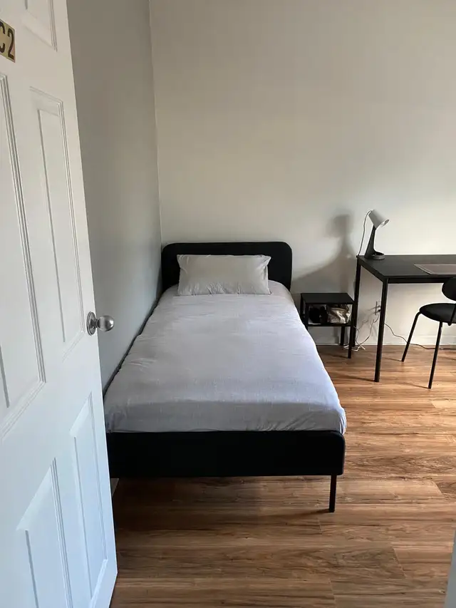 Rooms for rent in Queens University Student House