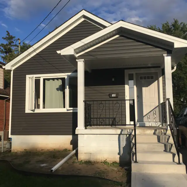 Attention Female MAC Students! Only 1 room Left!