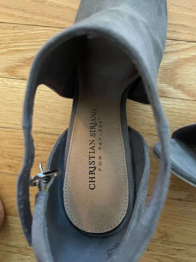 ladies size 8W heels like new in Women's - Shoes in Grande Prairie - Image 3