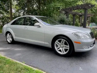 2008 Mercedes-Benz S450 (primarily available in the Canadian market) is a full-size luxury sedan pow...
