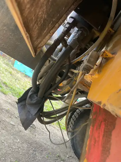 1993 international dual bucket truck everything is solid, starts on first crank Have done limited wo...