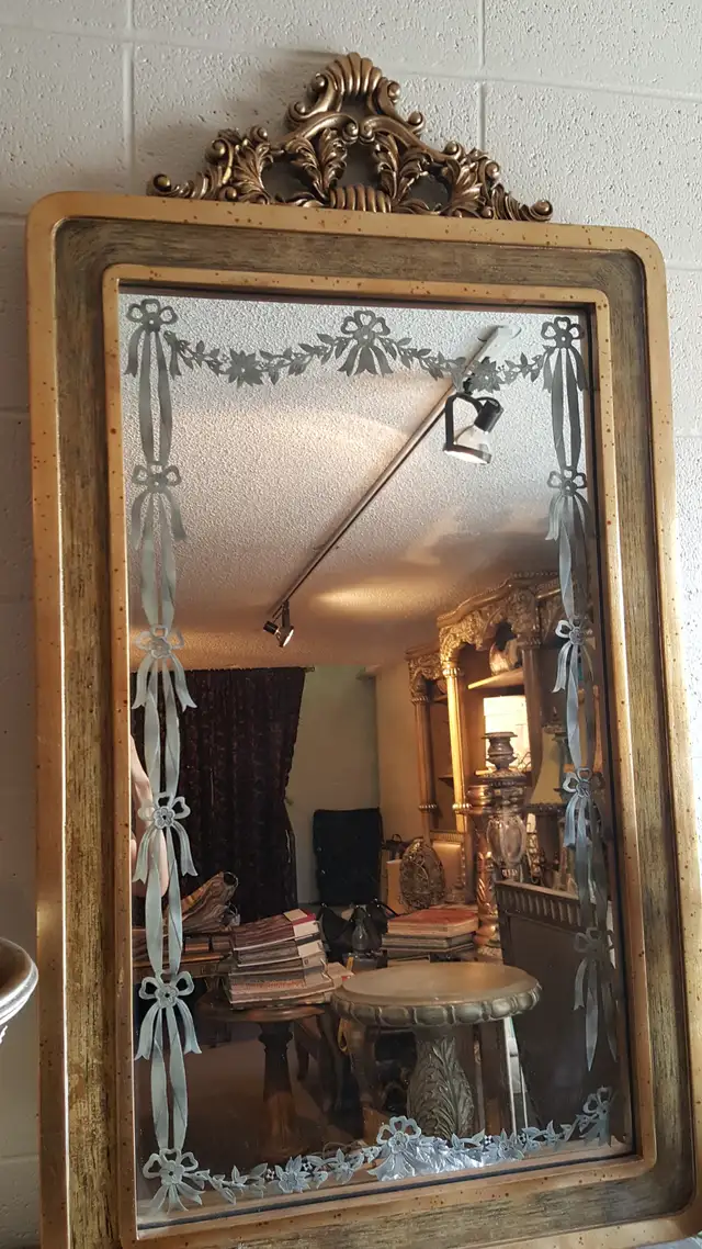 Chantilly Mirror in Home Décor & Accents in Edmonton - Image 2