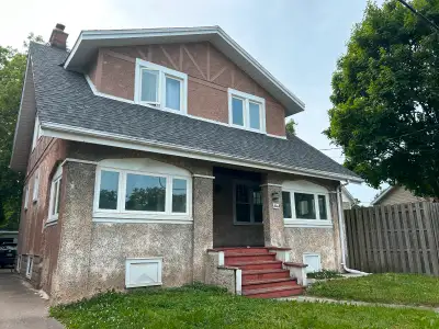 3 bed rooms + 2.5 bathrooms apartment unit for rent