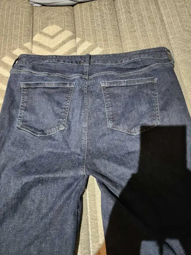 Womens Jeans SIZE 16R in Women's - Bottoms in Oshawa / Durham Region - Image 6