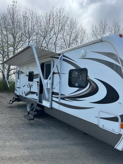Lightweight Keystone Cougar in excellent condition. Sleeps 6 (2 kids), though we only used it for fi...