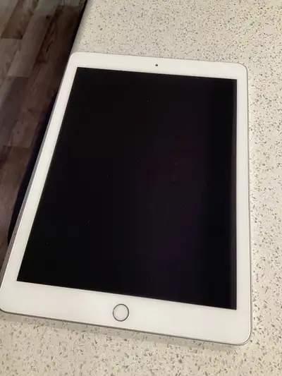 Great shape iPad 5th gen. 32GB size. No screen damage. iPad as in the photos. Single cable, charger,...