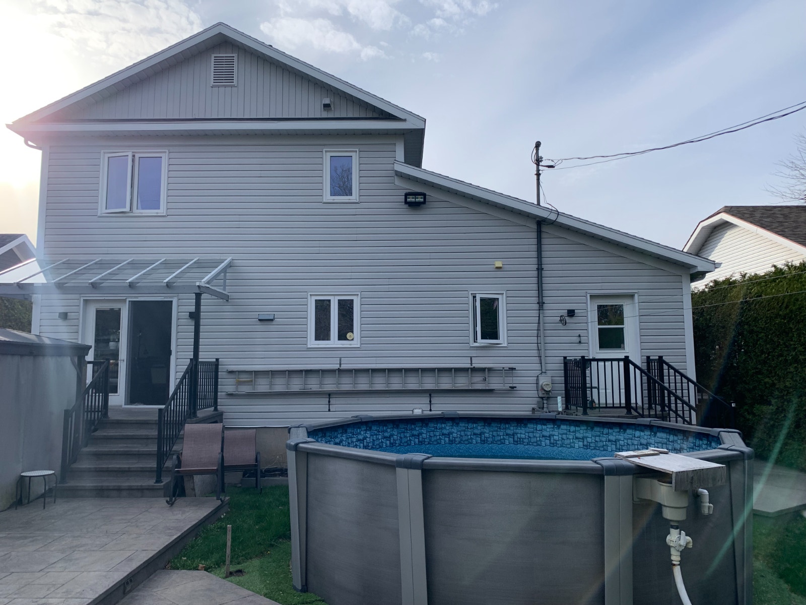 Maison à vendre sans voisin arrière, cour intime, près hôpital — photo 3