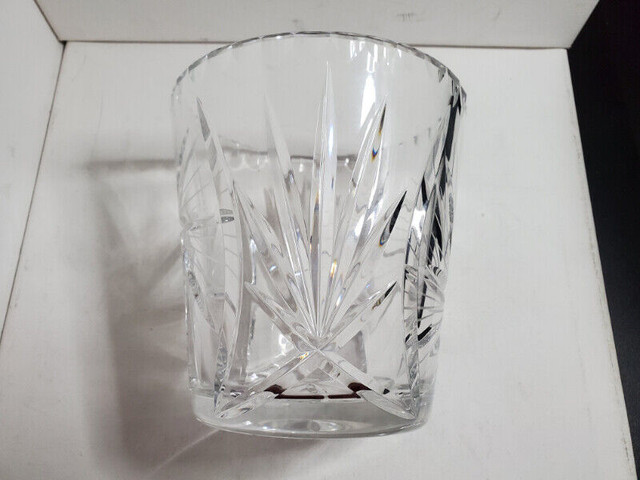 Pinwheel crystal pot à glace /  ice bucket  neuf/brand new dans Vaisselle et articles de cuisine  à Ouest de l’Île - Image 2