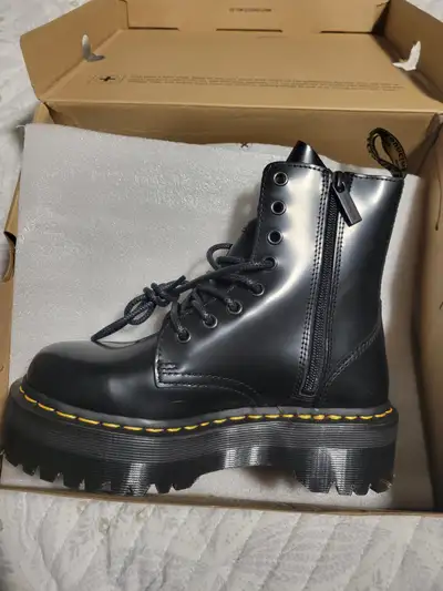New Dr Martens womens Boots size 5, View more