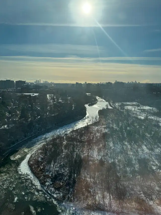 High-Floor River View Condo Room • 2-Min Weston GO/UP Express • in Room Rentals & Roommates in City of Toronto - Image 2