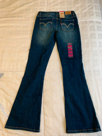 New Levis jeans (size 12) -  Levis jeans neuf (Taille 12)