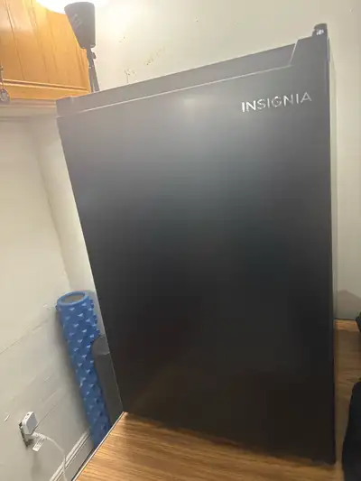 Insignia Compact 2.5 Cu. Ft. Bar Fridge w/ Reversible Door (NS-, View more