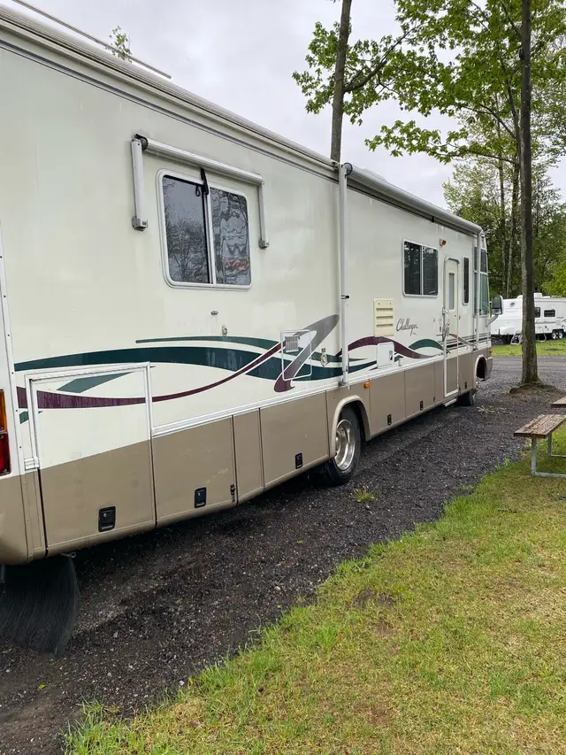 V R a vendre Ford V10 Triton 35 pieds 80,000 KM in RVs & Motorhomes in Laval / North Shore - Image 4