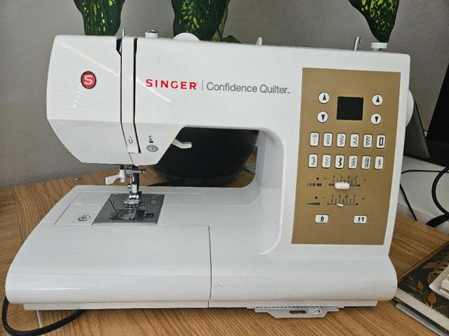 Singer Confidence Quilter Sewing Machine in Hobbies & Crafts in Moncton - Image 2