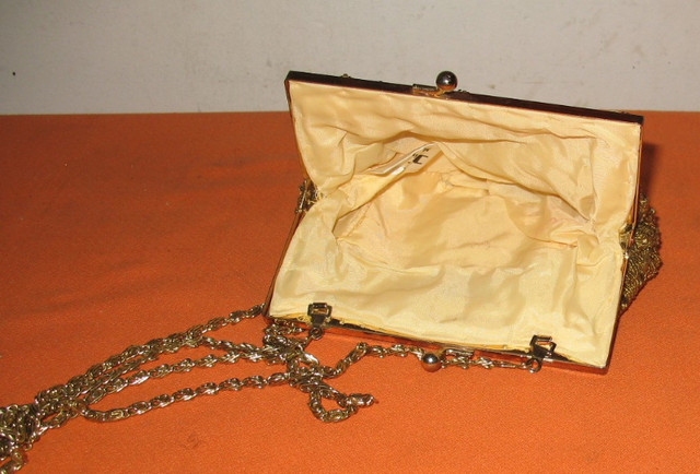 Ladies Fancy Hand Purse /Bag Gold Sequence -M In Macau- Lot004 in Women's - Bags & Wallets in Edmonton - Image 3