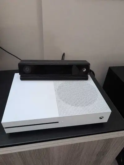 Selling an Xbox One S with Kinect, offering a fantastic gaming experience with motion-sensing capabi...