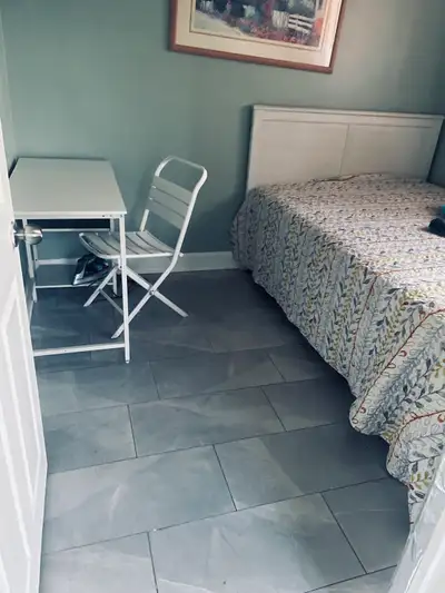 Room for rent at Kingston and morningside from June 1st