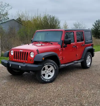 2011 Jeep Wrangler Unlimited, 4 door, 4x4, V6, 6 Speed, with Air, sunroof, hardtop, Full carpets, Ex...