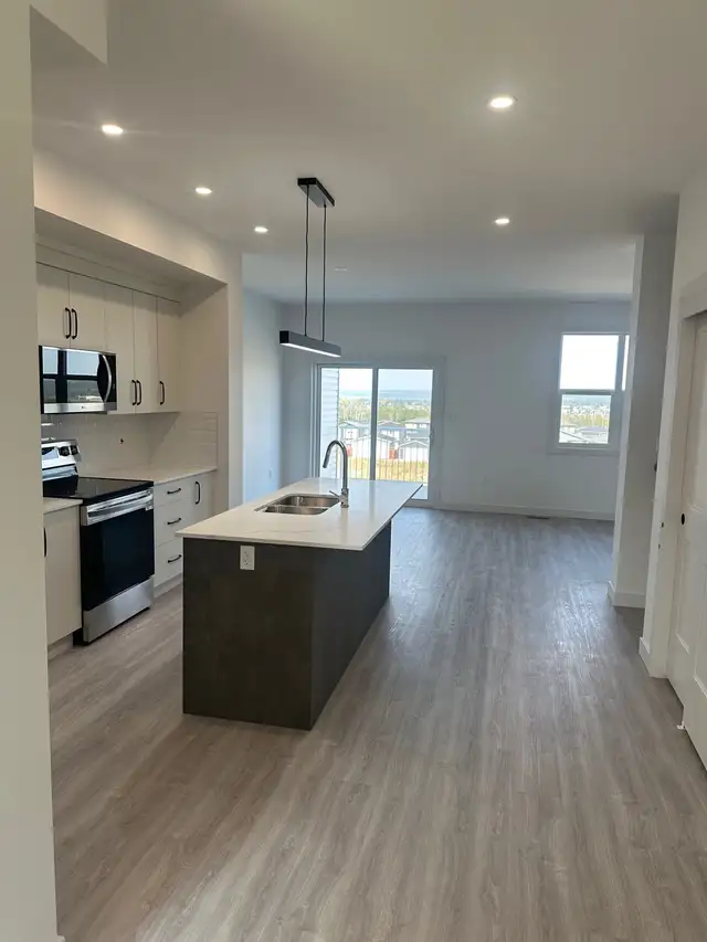 Townhouse Sylvan Lake  in Long Term Rentals in Red Deer - Image 3