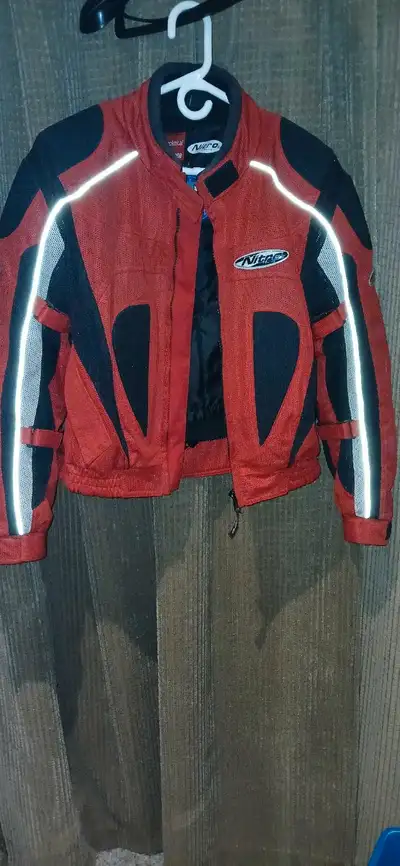 Motorcycle jacket Size L Full armor Includes cold weather liner Hardly worn Great condition