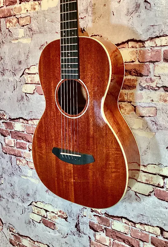 Breedlove Frontier Parlor E 2017 in Guitars in Oakville / Halton Region - Image 3