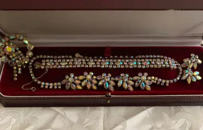 From a large lot of jewelry recently acquired, I have this stunning 5 piece set for sale. Please see...