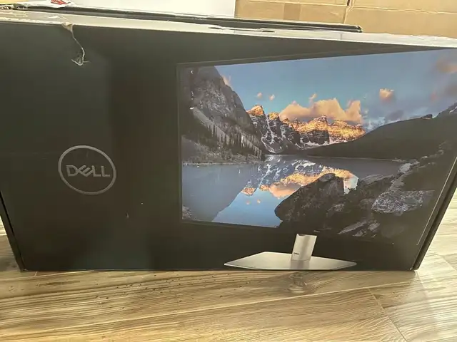 Dell UltraSharp 27 Monitor - U2724D in Monitors in City of Montréal - Image 2