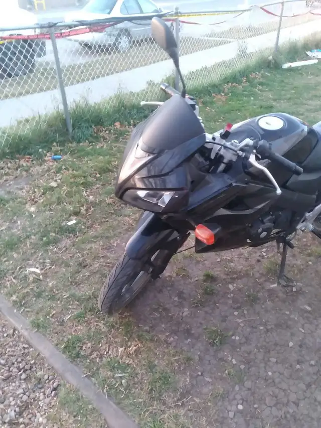 08 CBR 125R in Sport Bikes in Edmonton - Image 5