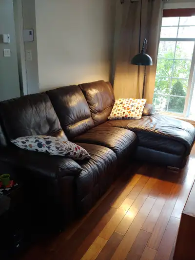 Natuzzi (Leggett&Platt) Sectional Reclining Sofa Reclining section needs small space behind, moves i...