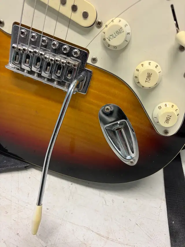 GFX by Groove Factory Stratocaster 1990s in Guitars in City of Montréal - Image 4