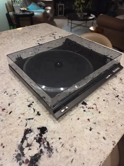 Technics Turn Table - Model SL-BD20D. Like new conditions. Owned by seniors who are downsizing. Used...