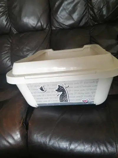 LITIÈRE POUR CHAT EN BONNE CONDITION 15$ SHAWI SUD, View more